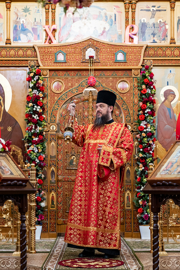 Божественная литургия в Свято-Троицком Белопесоцком женском монастыре города Ступино